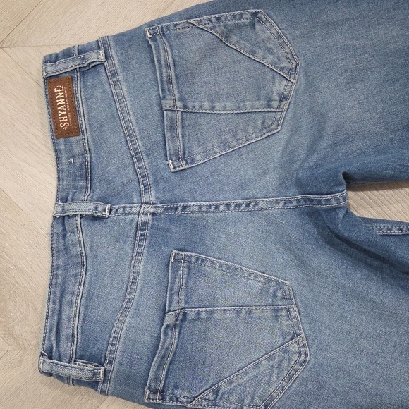 Shyanne Womans Mid Rise Super Flare Tulup Jeans, Size 27x34 - Picture 3 of 5